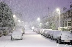 英国多地降雪！大学激励先生举报教师！多个英法航班/火车勾销